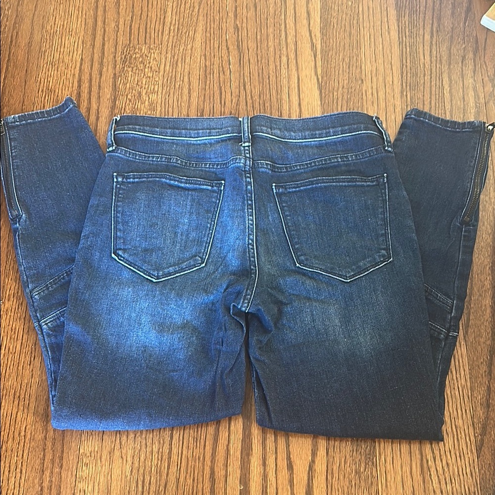 EUC Gap True Skinny Jeans Moto Fashion with zipper and seamed detailing - Picture 5 of 5